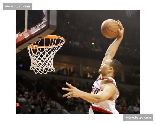 撕裂之城的双时代：罗伊的黄曼巴传奇与杨瀚森的青春风暴