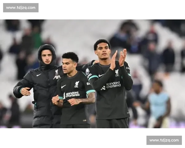 夸安萨体检完成！药厂 3000 万欧签下红军新星，利物浦握 6000 万回购条款