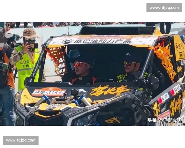 吴京环塔拉力赛狂飙!翻车陷车后逆袭夺赛段冠军
