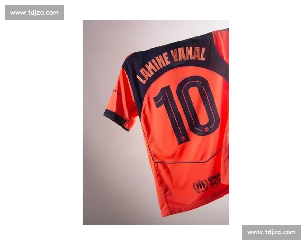 巴萨下赛季二客球衣谍照曝光:橙蓝风暴诠释复古与革新