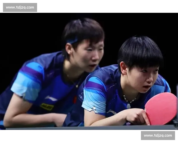 捏脸送礼物引热议！孙颖莎拖鞋骤变暗藏玄机？国乒搭档关系再掀舆论波澜